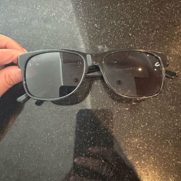 Gucci Accessories - Gucci Black Frame Sunglasses